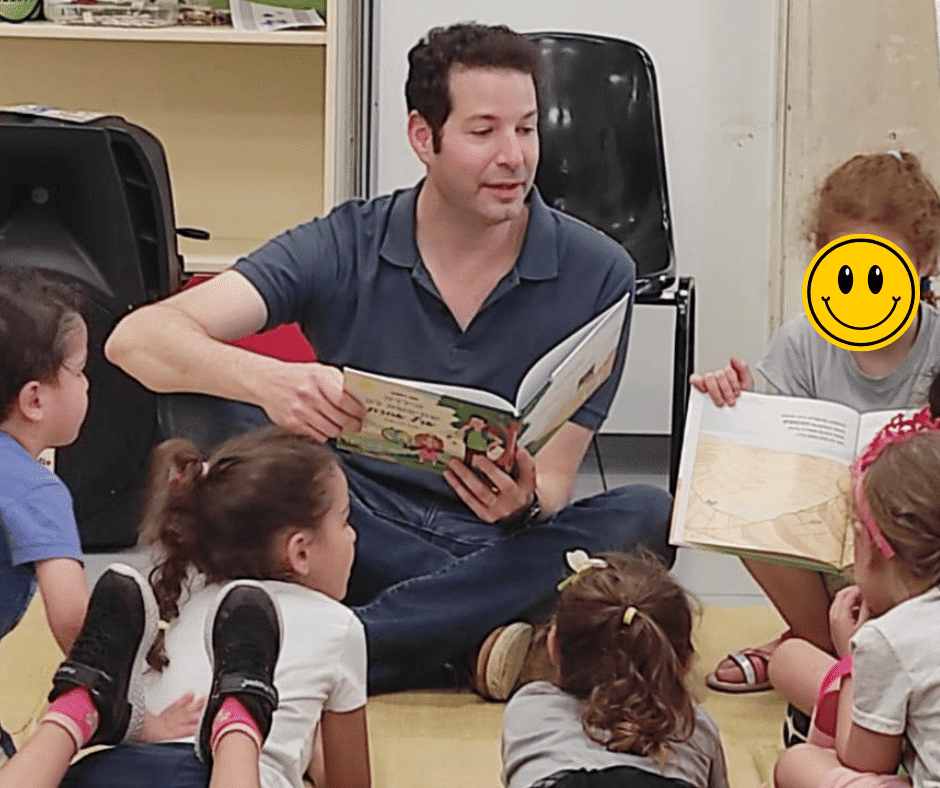 נעם דומניץ מחבר הספר הילדה שחיפשה לה ארץ אחרת